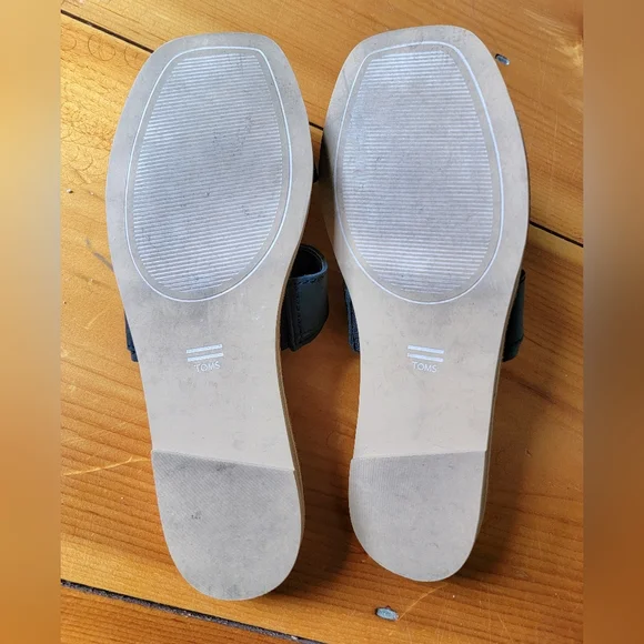 Toms Black & Tan Women's Sandals - Picture 6 of 6